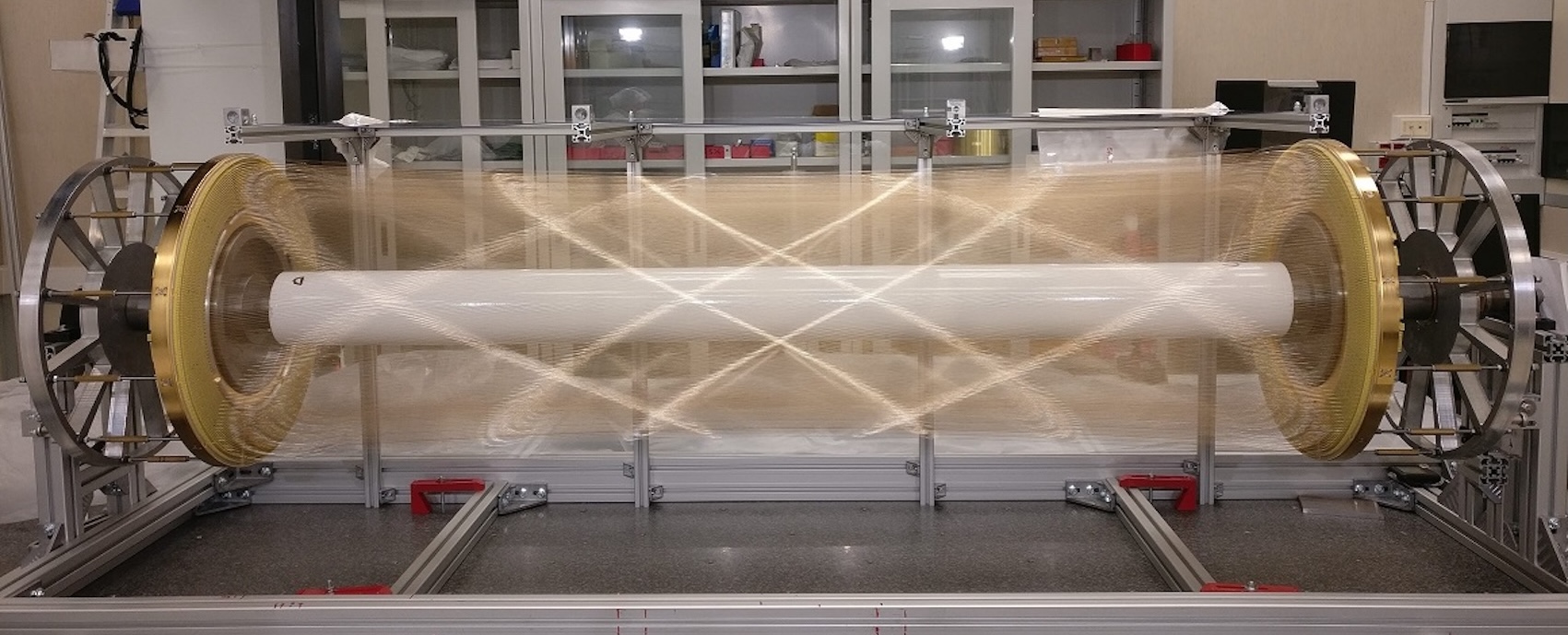 Cylindrical drift chamber